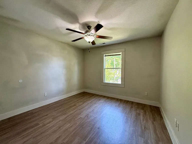 8028 Glade Rd — Photo 15