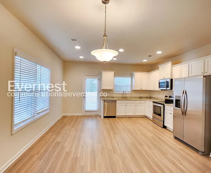 212 Venture Dr — Photo 4