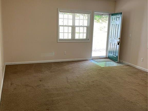 4th image of 5004 N Oakridge Cir #201