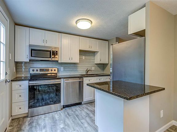 4th image of 6590 Louise Ct