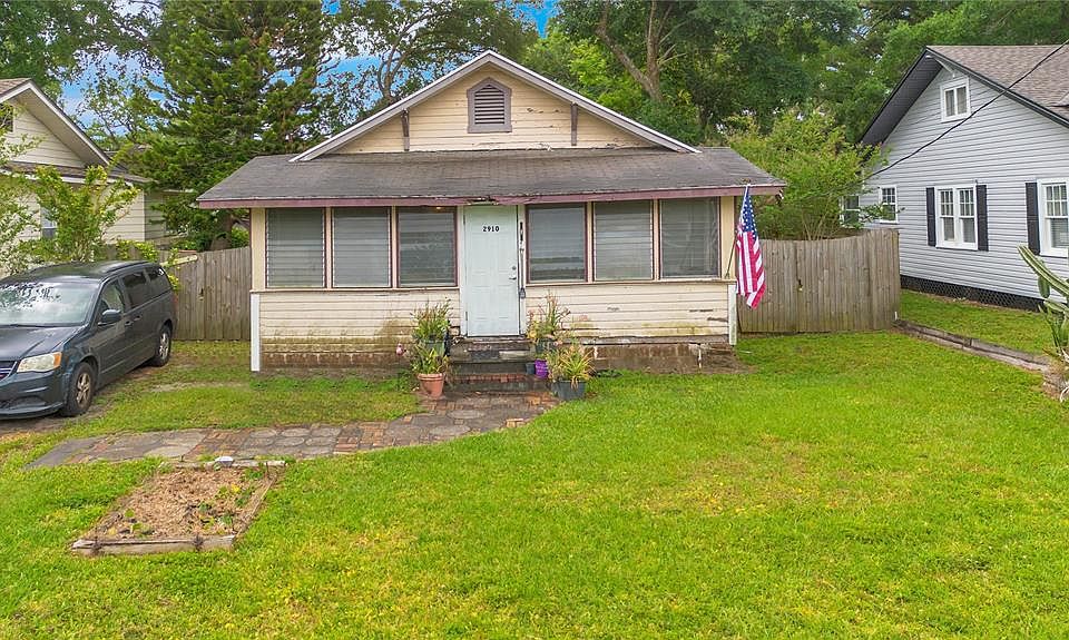 1st image of 2910 E CRYSTAL LAKE AVENUE