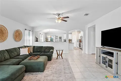 3 bed, 2024 sqft, $2,300 — Photo 3
