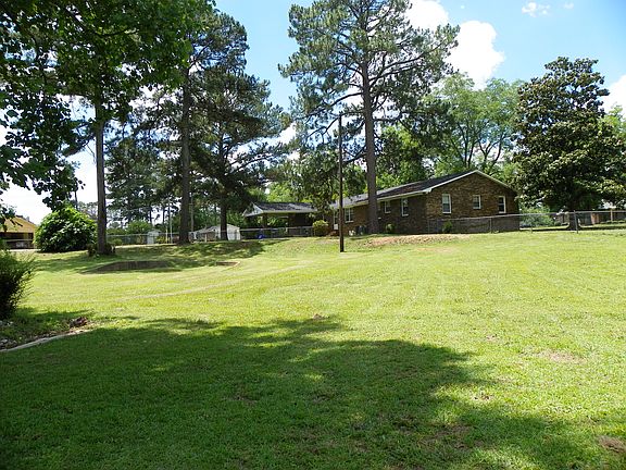 Back of House w Yard