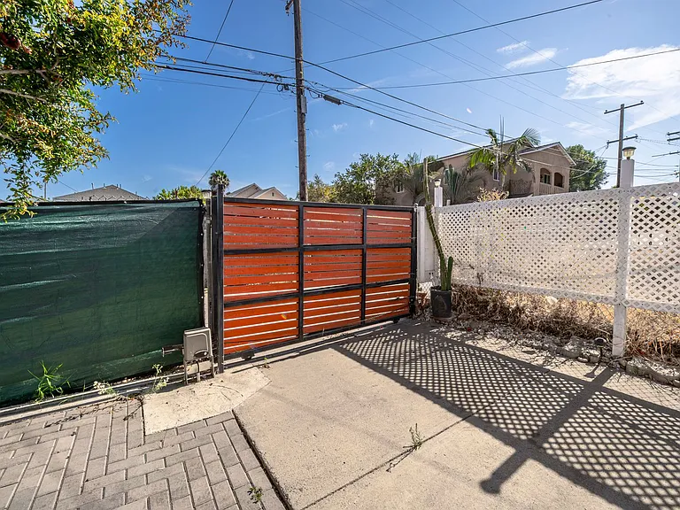 3041 Valle Ave — Photo 8