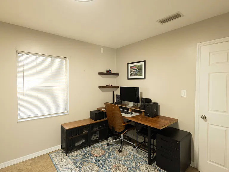 650 S Park Ave — Photo 18