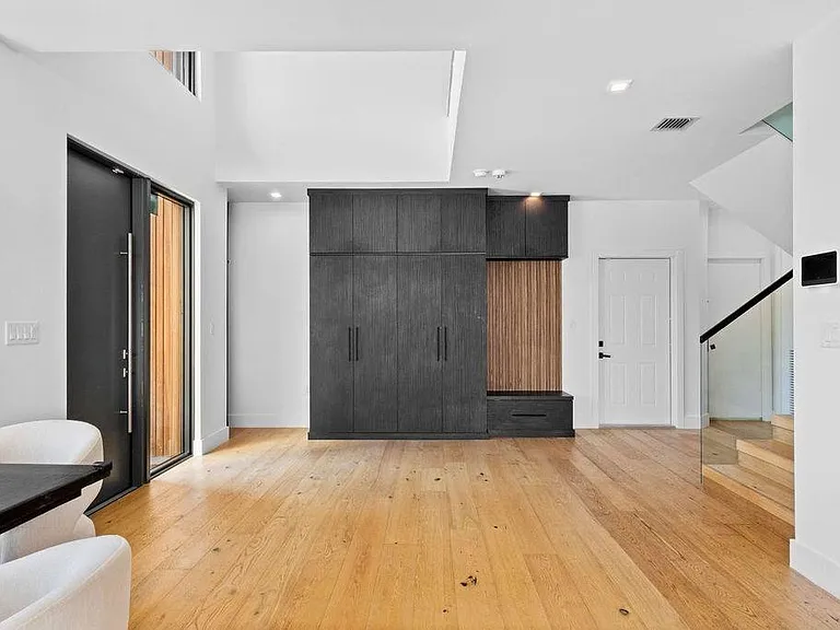 705 SW 8th Ter — Photo 30