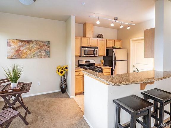 3rd image of 503 225th Ln NE APT F301