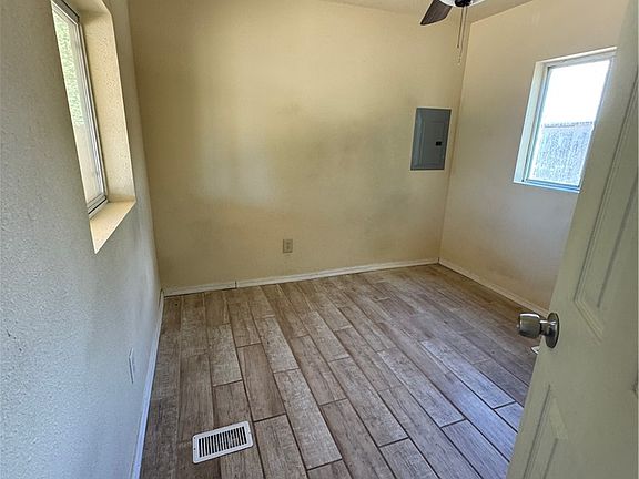 3rd image of 3097 E Suffock Avenue