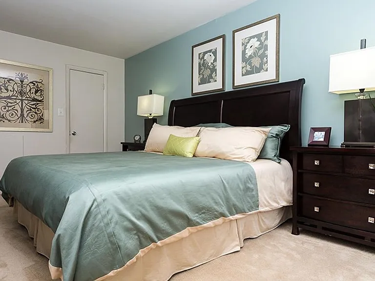 Strathmore House Apartments — Photo 11