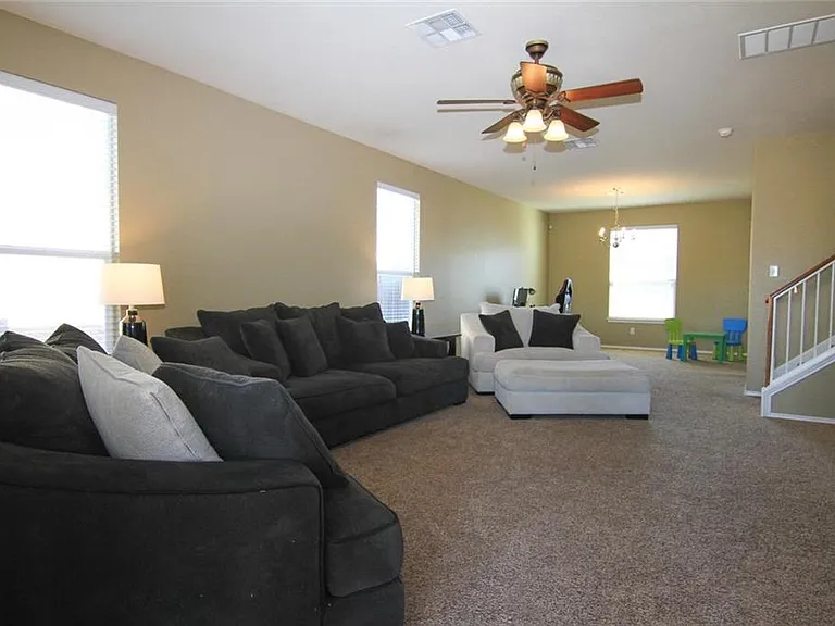 2705 Overton St — Photo 3