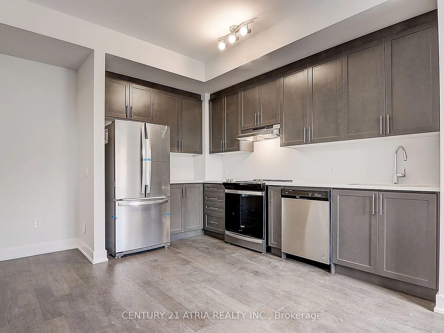 2 bed, $2,675 — Photo 4
