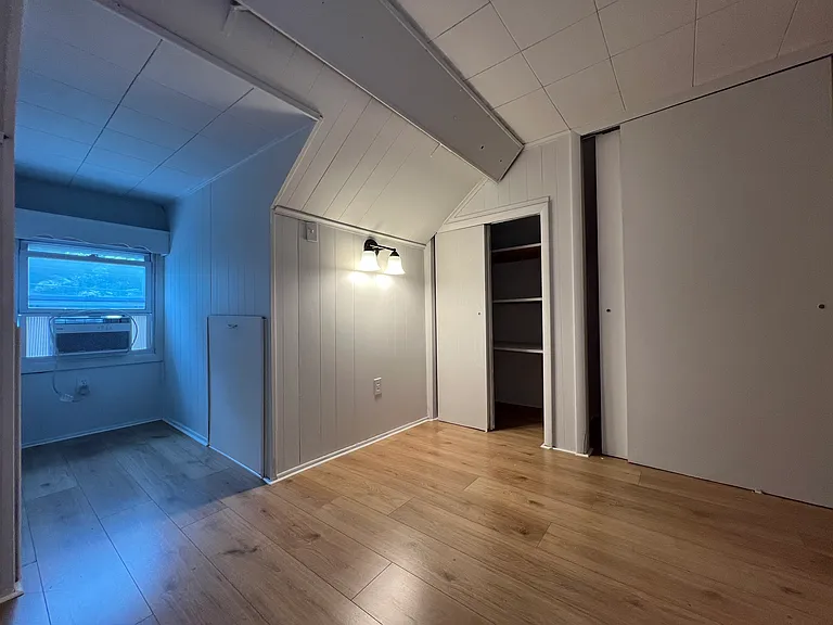 136 Sanders Rd — Photo 30
