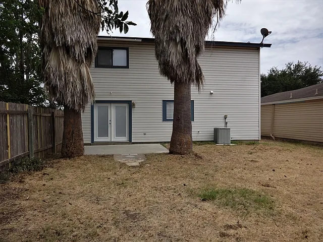 7659 Chatsworth — Photo 12
