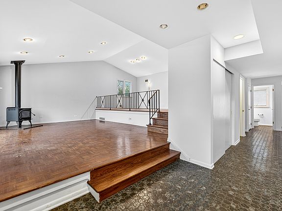 5th image of 3272 Western Ave