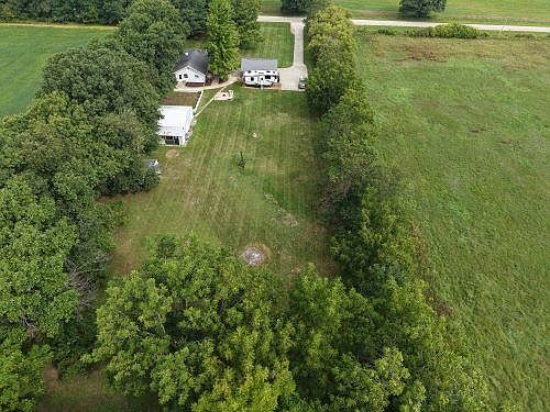 3rd image of E8303 N Reedsburg Rd