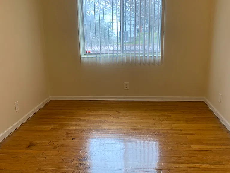 Silver Pines Apartments — Photo 31