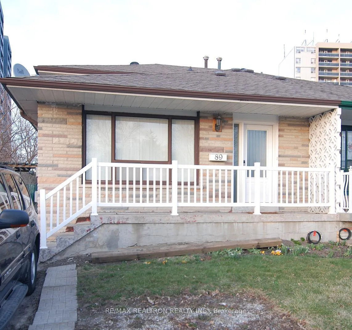 4 bed, $2,800 — Photo 1