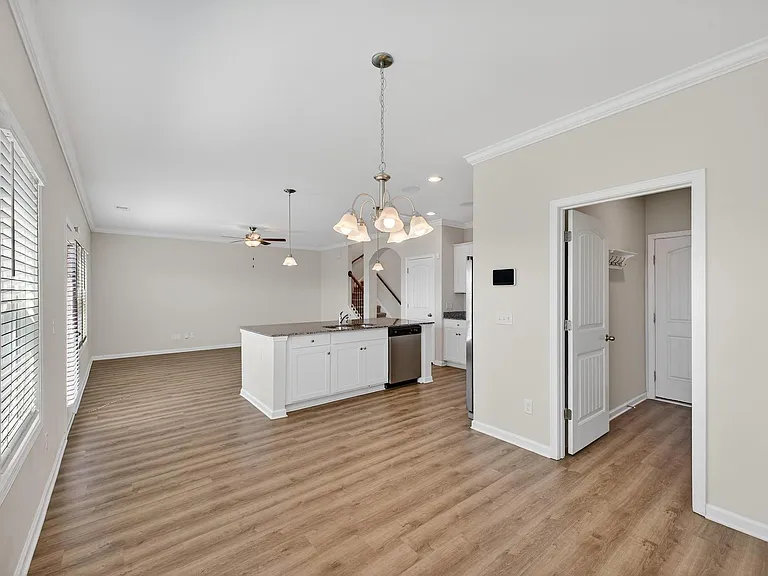 255 Mansell — Photo 16