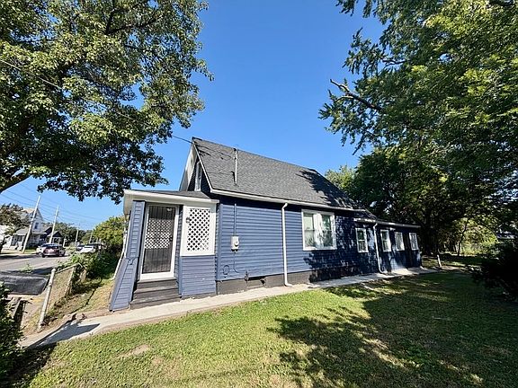 2nd image of 860 Clifford Ave