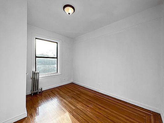 3rd image of 609 W 186th St #51
