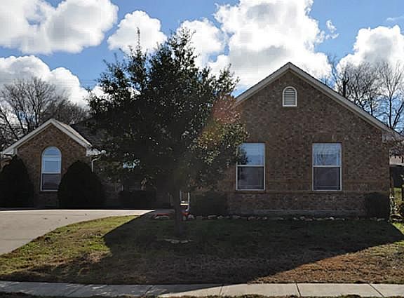 2nd image of 711 Oakmont Dr