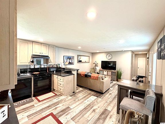 4th image of 75 Colony Dr