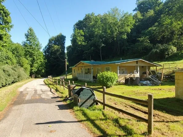 547 Fire Tower Rd, Branchland, WV 25506