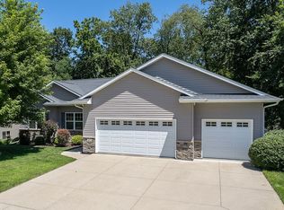 832 Manitou Trl, Iowa City, IA 52245