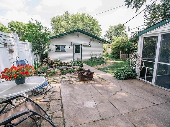 4th image of 907 S VINE AVENUE