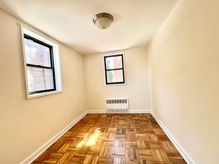 2409 E 3rd St #2F — Photo 9