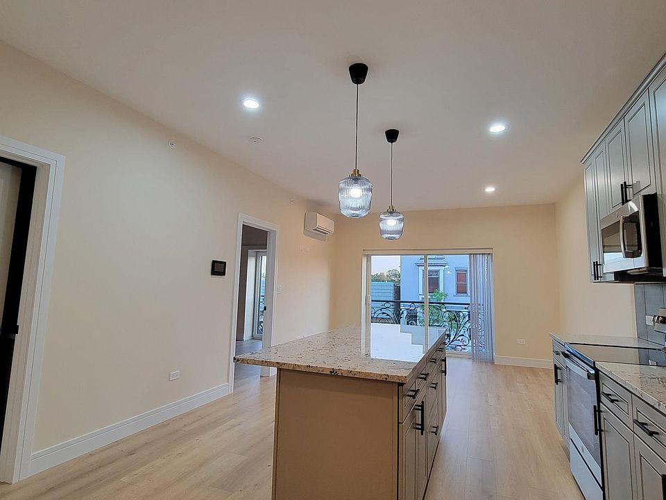 1st image of 3743 Grand Blvd Unit 1