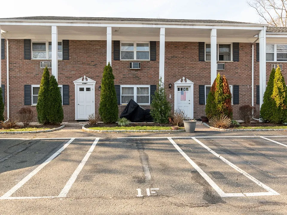 101 Maple Tree Ave