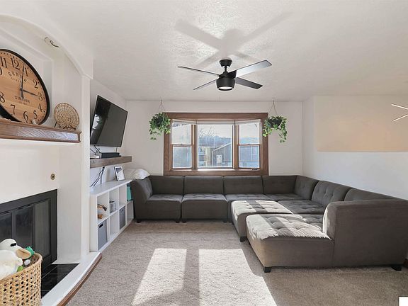 3rd image of 7778 Greenleaf Dr