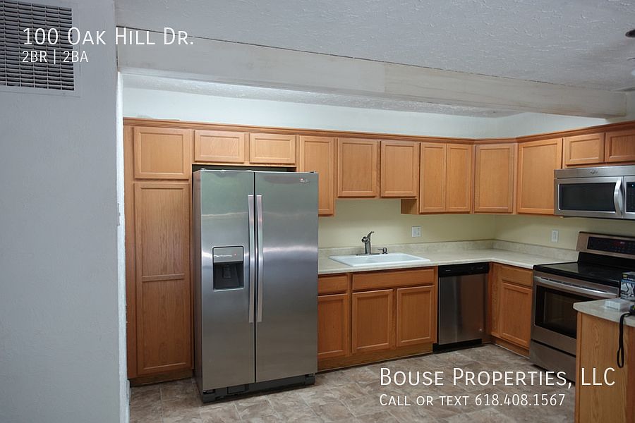 2nd image of 100 Oak Hill Dr
