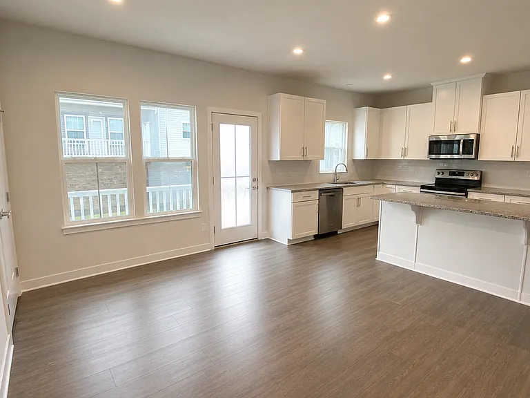 219 Cranesbill Dr — Photo 4