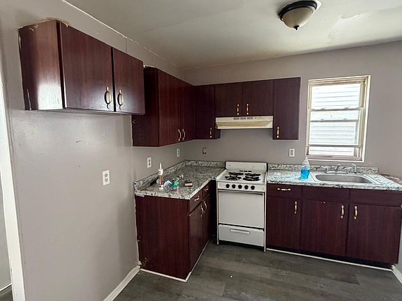 2nd image of 216 Trumbull St #5