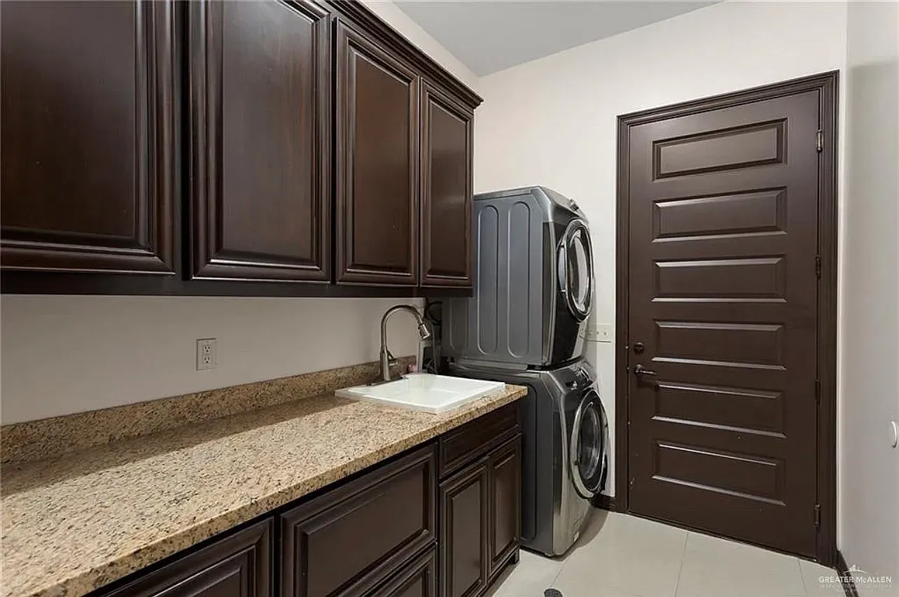 4 bed, 3.5 bath, 2780 sqft, $2,500 — Photo 4