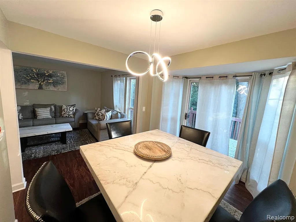 2 bed, 1.5 bath, 1649 sqft, $2,200 — Photo 4