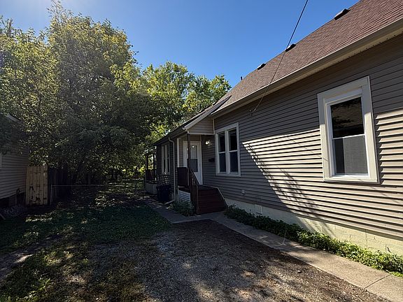 2nd image of 1420 Francis St #2