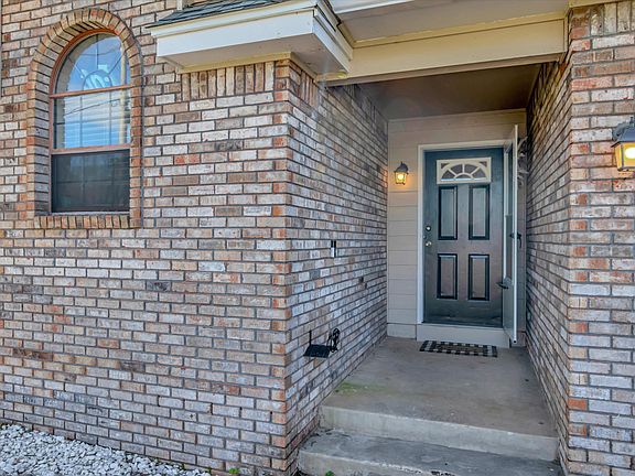 4th image of 2241 Fulva Dr
