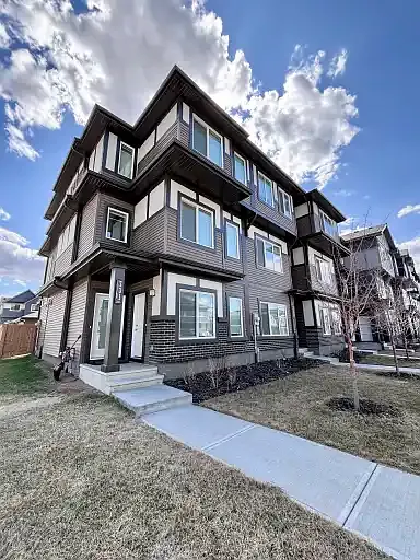 Building Photo - 731 Orchards Blvd SW #1A