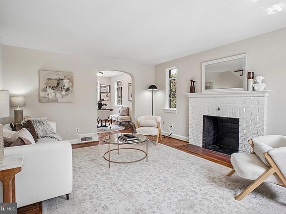 3rd image of 801 Chetworth Pl