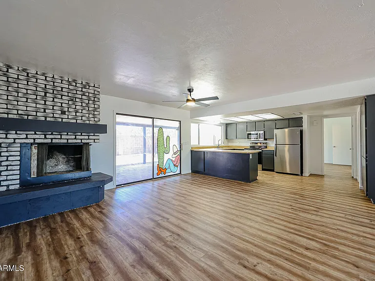 2602 E Charleston Ave — Photo 3