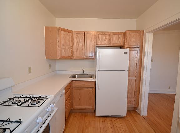 2nd image of 4303 N Francisco Ave #3A