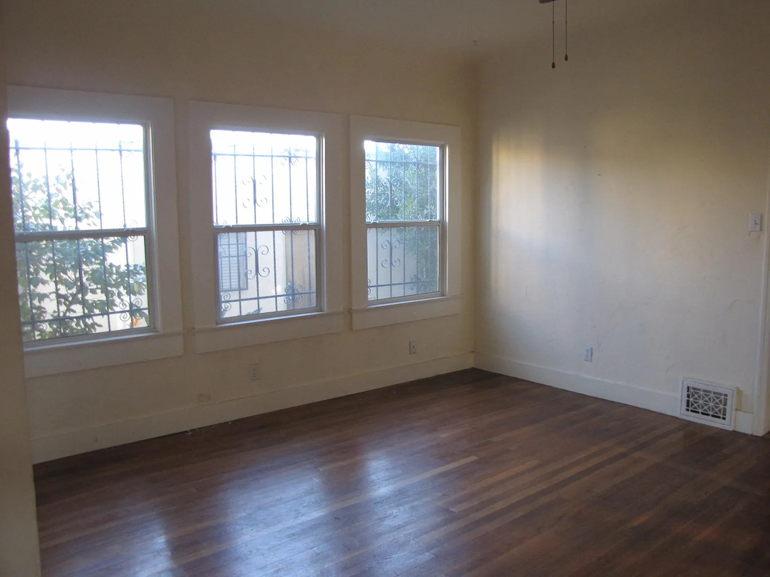 2 bed, 1300 sqft, $3,300 — Photo 3