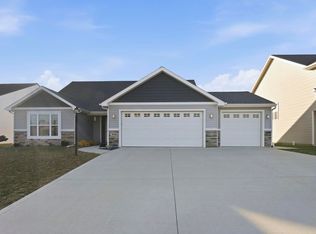 3818 Sun Stone Way, New Haven, IN 46774