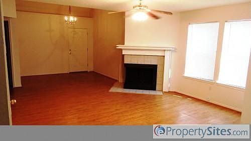 3rd image of 4927 Lomax Dr