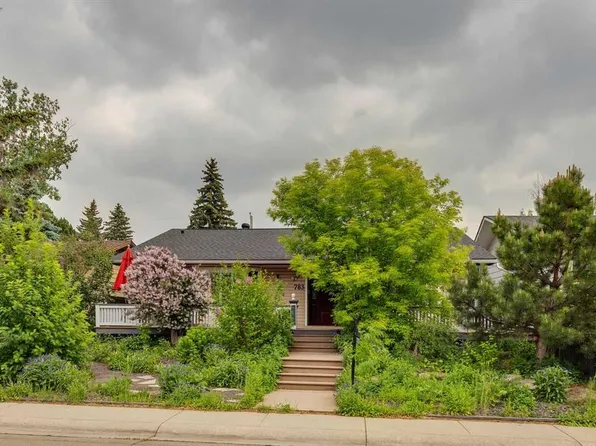 783 NW Lake Twintree Cres SE, Calgary, AB T2J 2W2