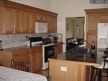 3rd image of 3631 White Oak Dr