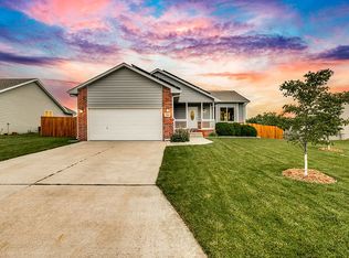 742 S Meadows Dr, Hesston, KS 67062